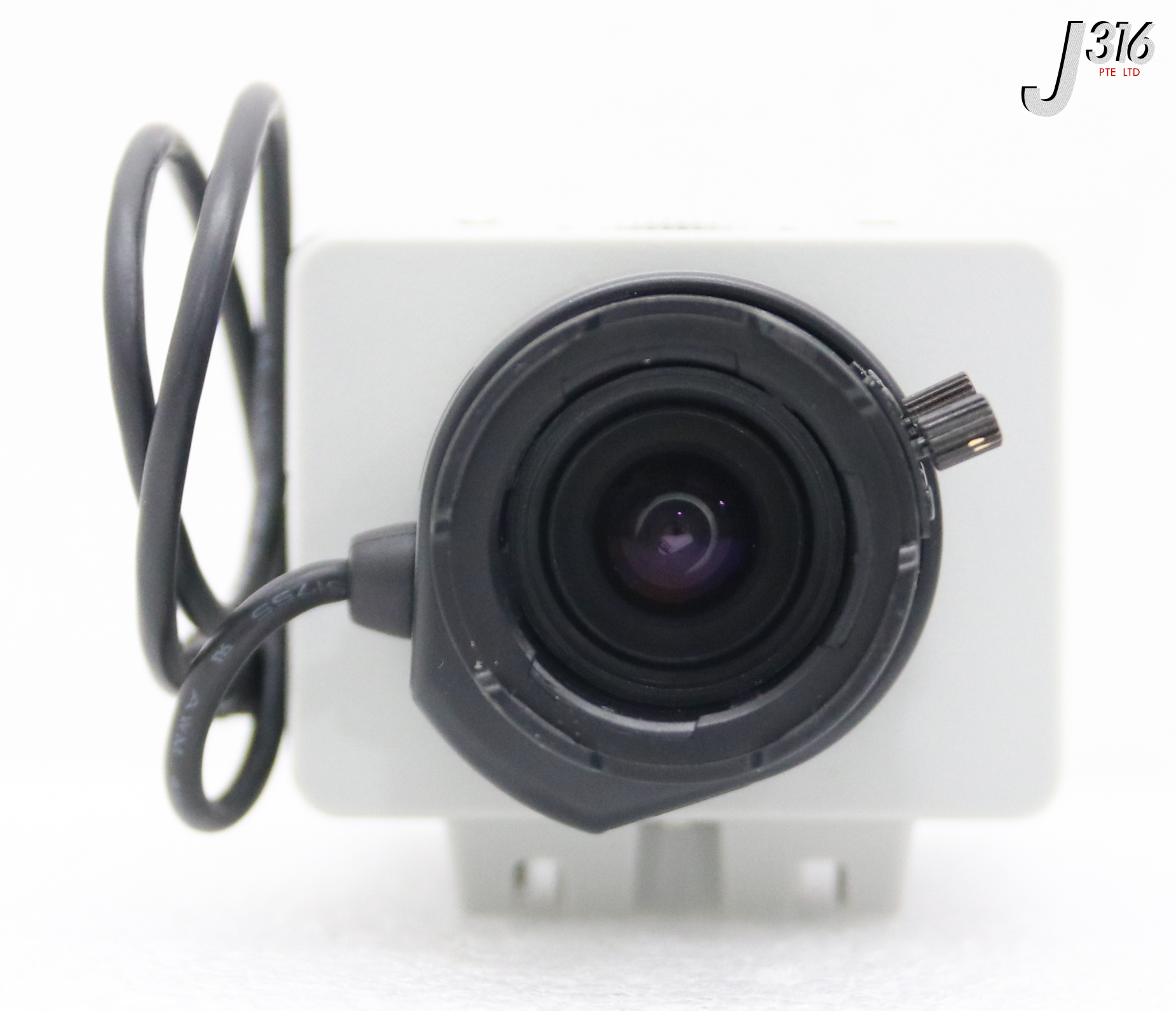 37455 GANZ SUPER HIGH RESOLUTION CAMERA, COLOUR W/ LENS 3.5-8MM 1